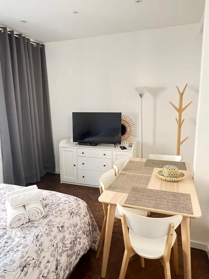 Loena Cannes Centre - Appartement Entier 2 Pieces - 4 Personnes - Proche Croisette Palais Festival Plage - Internet Gratuit - Climatisation - Non Fumeur 0*,