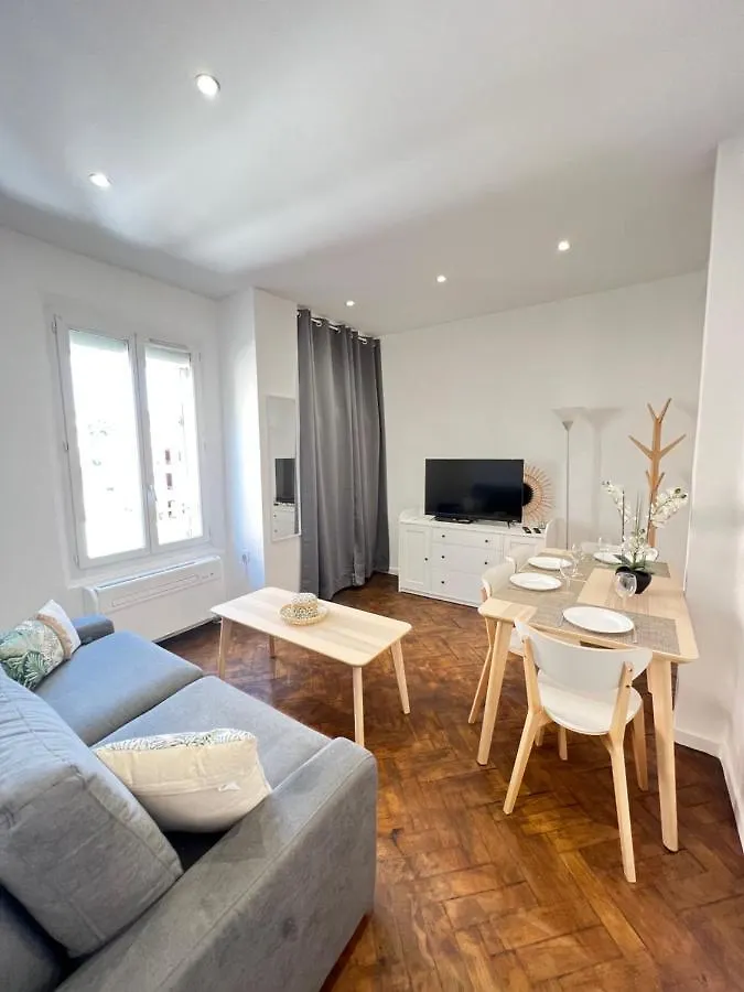Loena Cannes Centre - Appartement Entier 2 Pieces - 4 Personnes - Proche Croisette Palais Festival Plage - Internet Gratuit - Climatisation - Non Fumeur 0*,