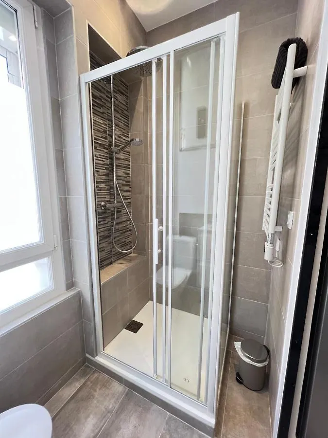 Loena Cannes Centre - Appartement Entier 2 Pieces - 4 Personnes - Proche Croisette Palais Festival Plage - Internet Gratuit - Climatisation - Non Fumeur 0*,  Frankrike