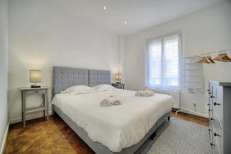 Loena Cannes Centre - Appartement Entier 2 Pieces - 4 Personnes - Proche Croisette Palais Festival Plage - Internet Gratuit - Climatisation - Non Fumeur