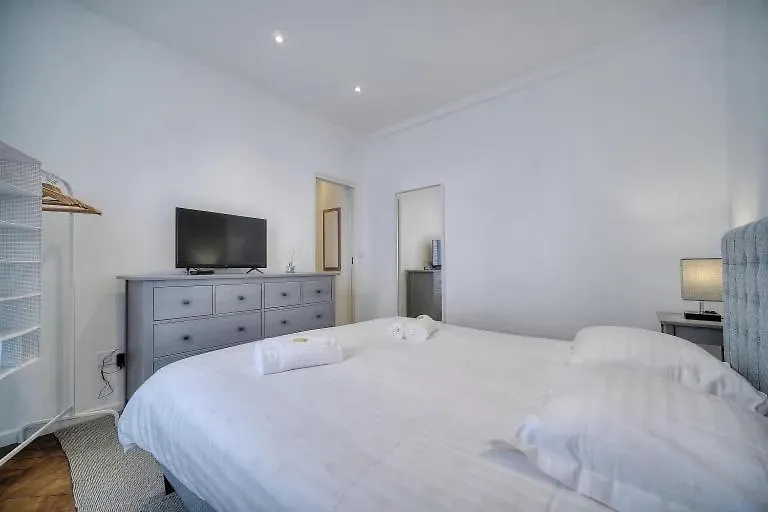 Loena Cannes Centre - Appartement Entier 2 Pieces - 4 Personnes - Proche Croisette Palais Festival Plage - Internet Gratuit - Climatisation - Non Fumeur 0*,  Frankrike